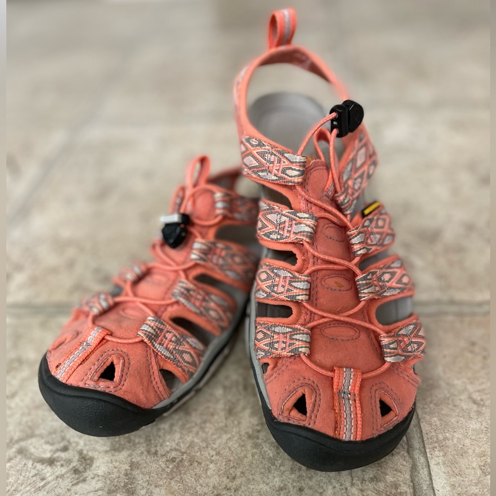 EUC Women’s Size 6 Keen Waterproof Outdoor Shoe - Picture 5 of 8